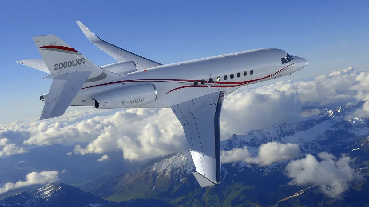 Dassault Falcon 2000LXS in flight